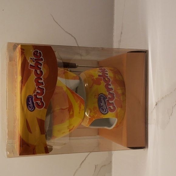 CADBURY CRUNCHIE CERAMIC TWIN FONDUE SET Includes Tealight and two Fond… - Picture 10 of 12